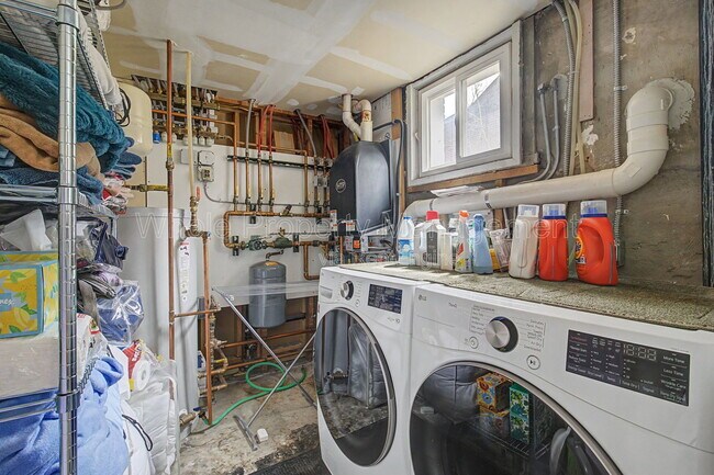 Building Photo - 449 Lafayette St