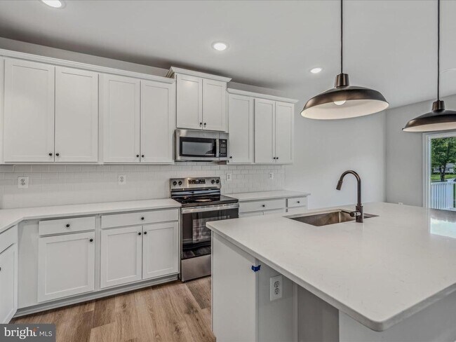 Building Photo - 290 Scoter Rd