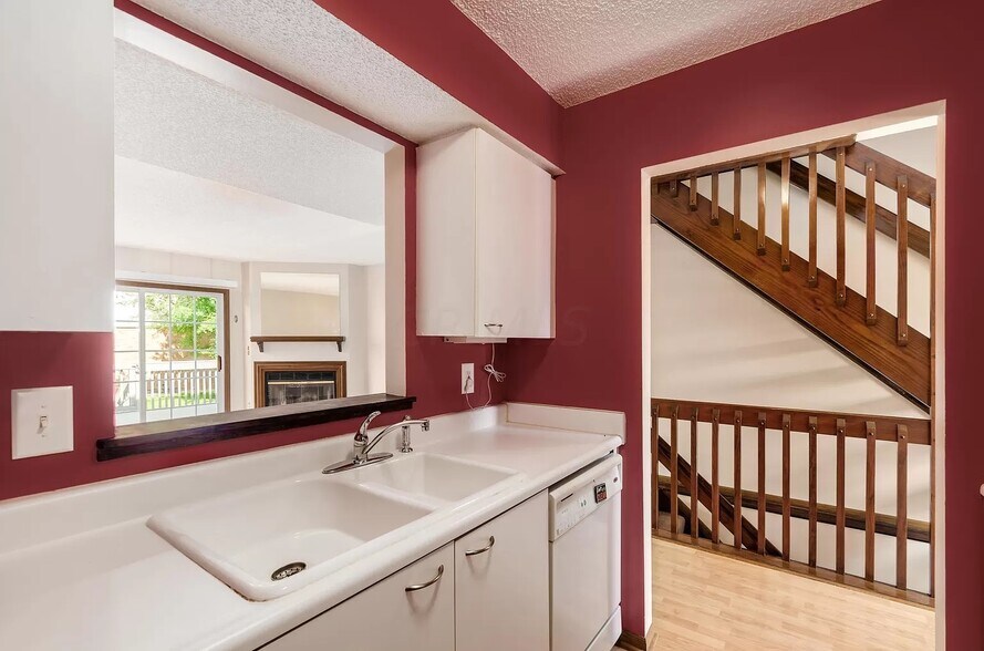 Kitchen - 5651 Barney Ln