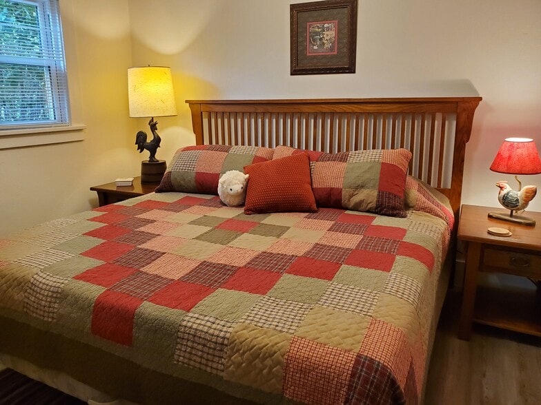 Building Photo - 204 E 3rd Ave