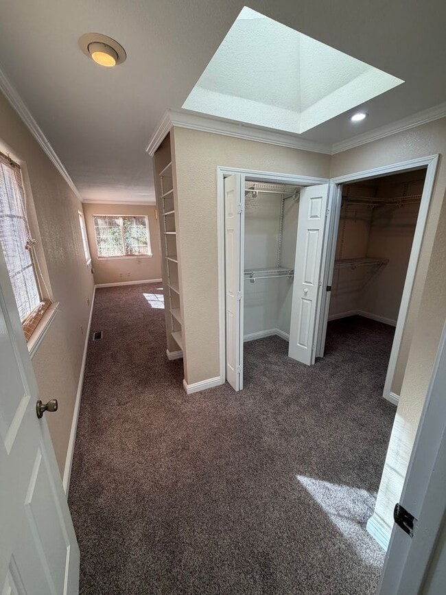 Building Photo - 4 Bed 3 Bath In West Alamo