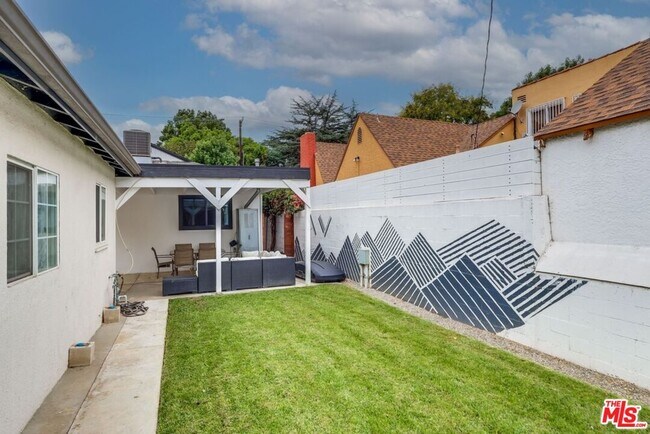 Building Photo - 3725 Edenhurst Ave