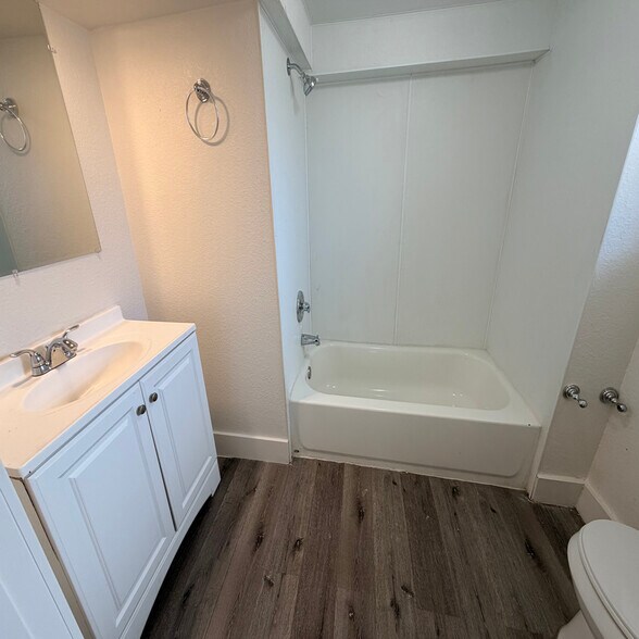 Building Photo - 114 9th Ave