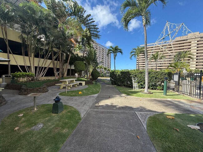 Building Photo - Newly Renovated 2 Bedrooms, 2 Full Baths with Parking at Century West