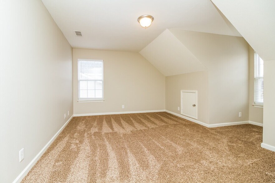 Building Photo - 843 Kanatak Ln