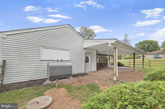 Building Photo - 219 S Pleasantview Rd