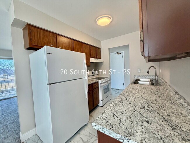 Building Photo - 20 S 14th St