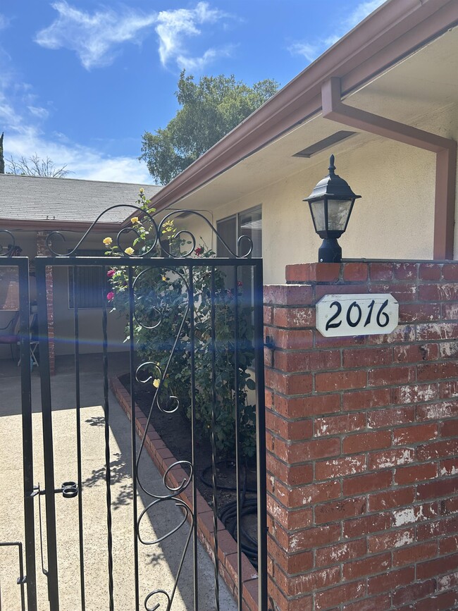 Building Photo - 2016 Rose Ave