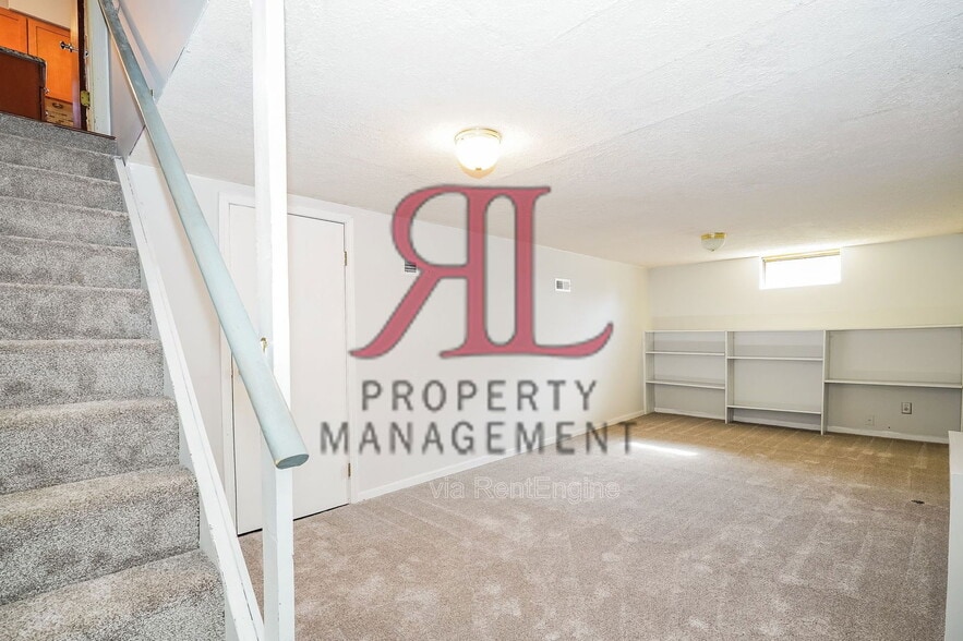 Building Photo - 266 Gurgun Ln