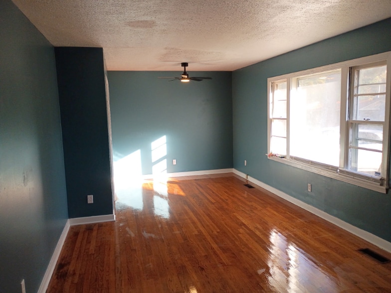 Building Photo - 574 Daniel Cir