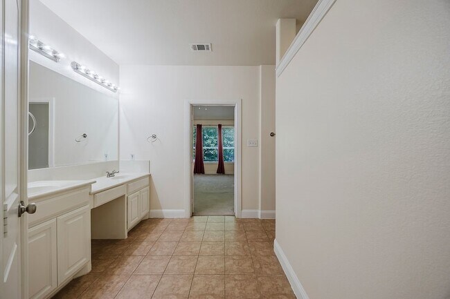 Building Photo - 15516 Mayflower Trail