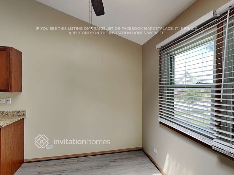 Building Photo - 800 E Belmont Ave