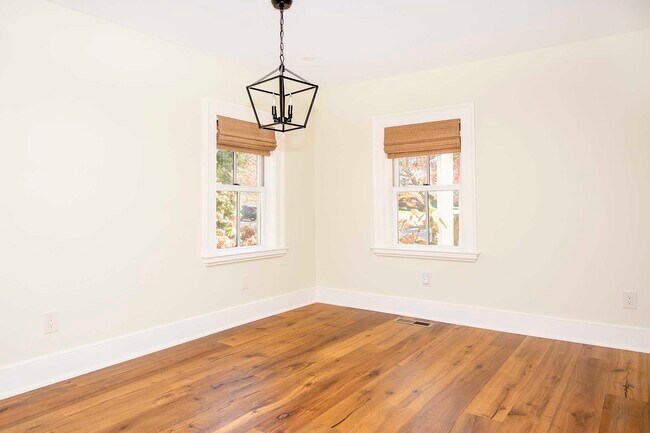 Building Photo - 39 MERRITT Ave