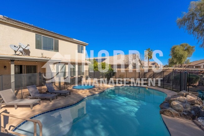 Building Photo - 1553 E Alba Dr