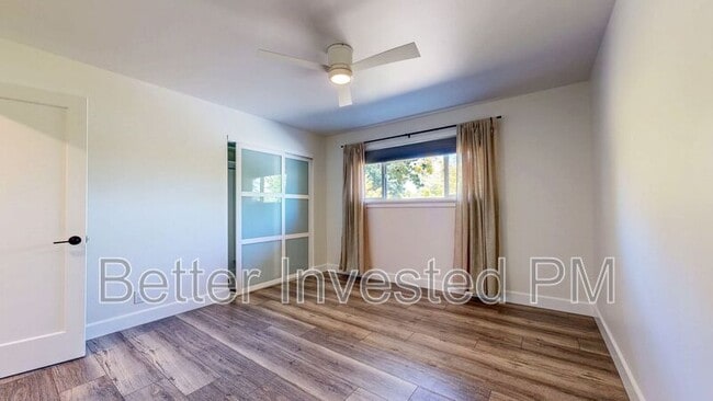 Building Photo - 475 Country Club Dr