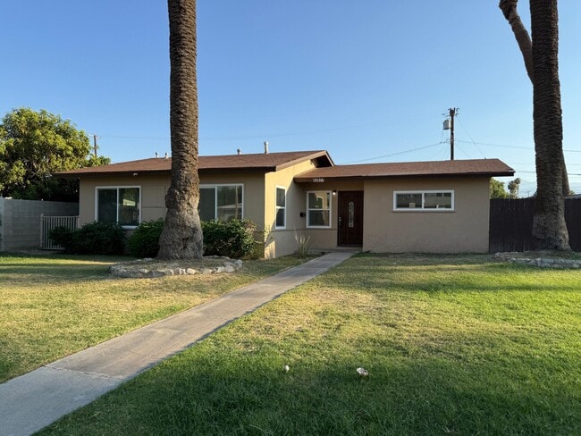Primary Photo - 82077 Santa Rosa Ave