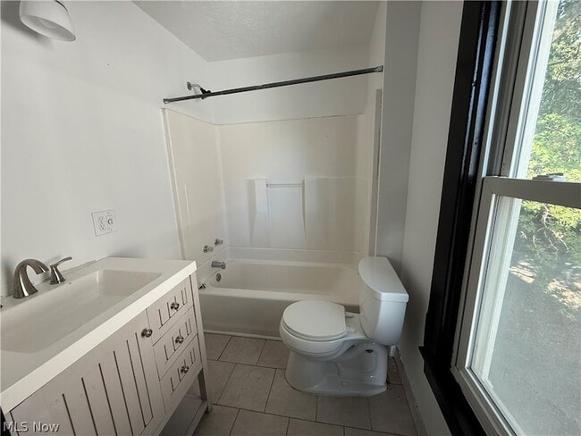 Building Photo - 70 Wise St