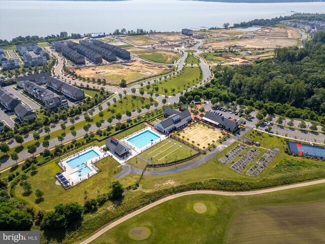 Building Photo - 1747 Riverbluff Ave