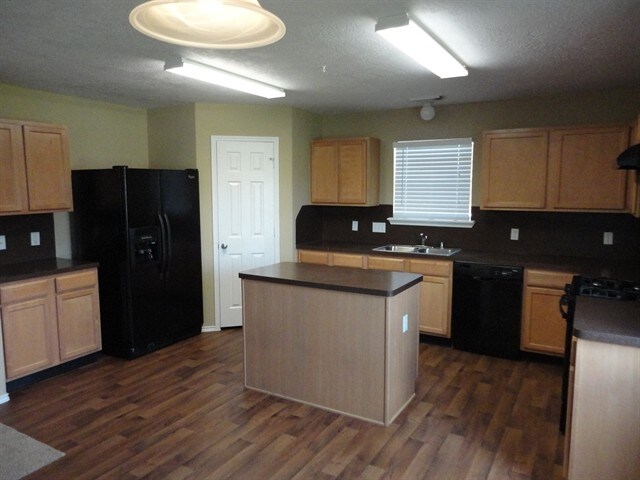 Building Photo - 2611 Feather Green Trl