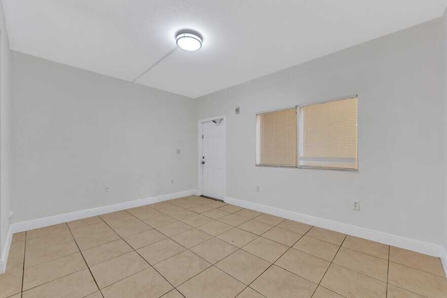 Building Photo - 2185 NW 16th Ter