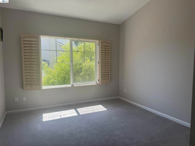 Building Photo - 3162 Golden Crest Common