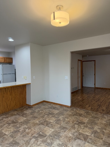 Building Photo - 1979 Greatview Dr