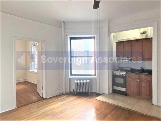 Building Photo - 45 Tiemann Pl