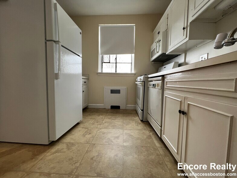 Building Photo - 105 Longwood Ave