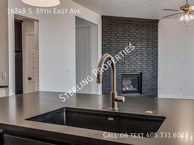 Building Photo - 16248 S 89th E Ave