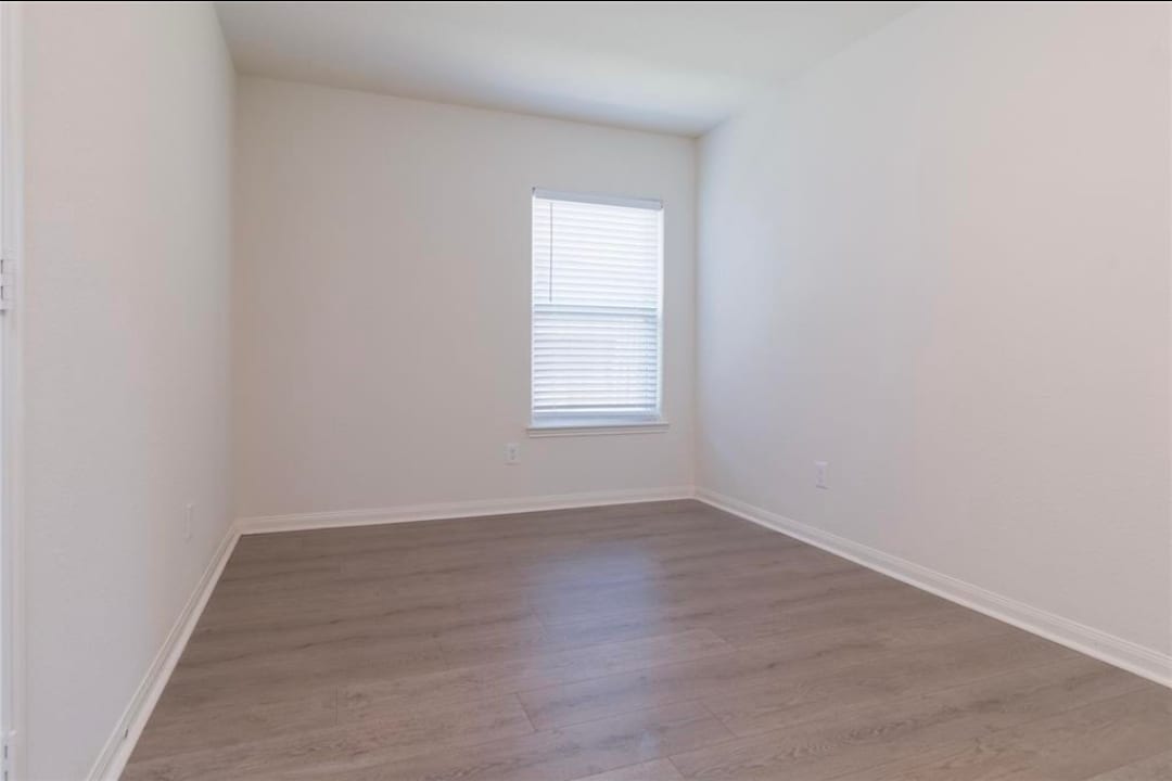 Building Photo - 15310 Albert Oak Dr
