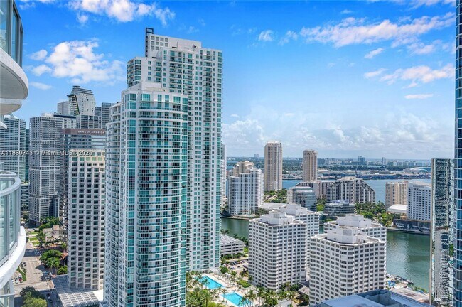 Building Photo - 1060 Brickell Ave