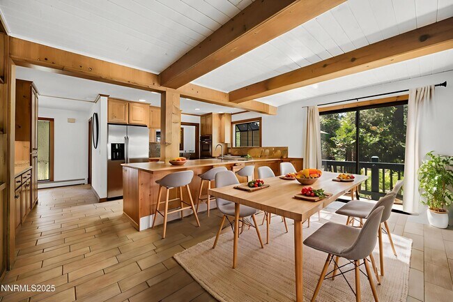 Building Photo - 445 Country Club Dr