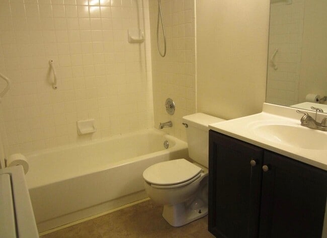 Building Photo - 7103 Glenmoor Dr