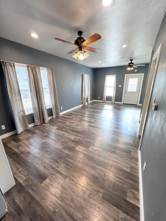 Building Photo - 408 Ave