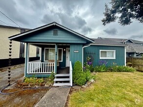 Building Photo - White Center Home