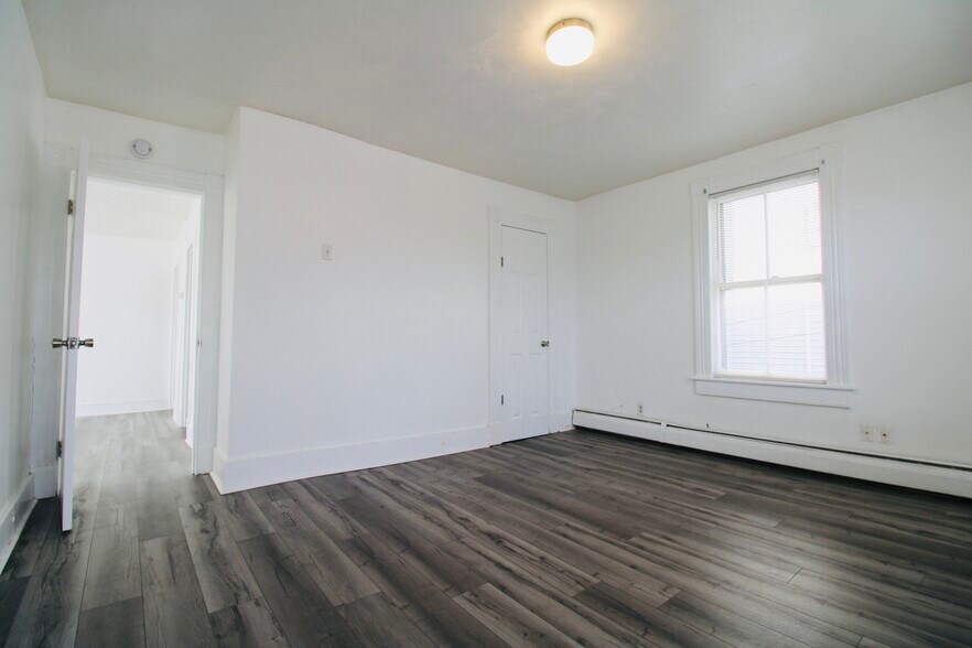 Building Photo - 61 N Leonard St