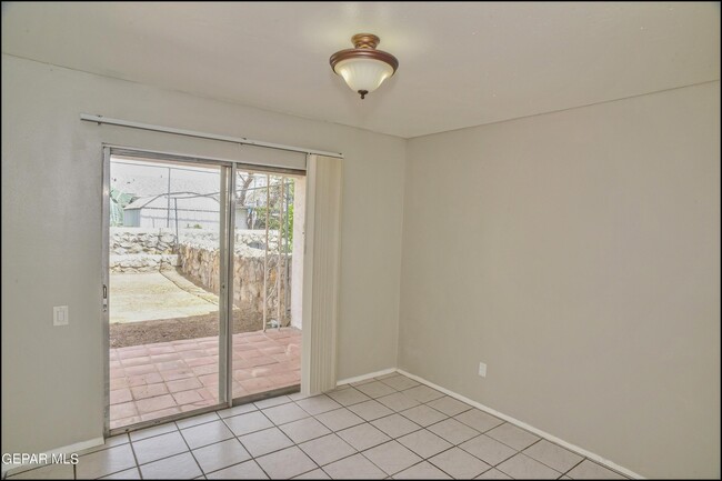 Building Photo - 10415 Ashwood Dr