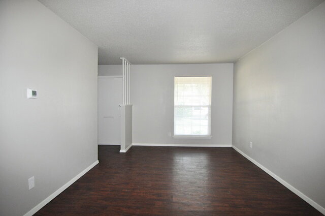 Building Photo - "COMING IN LATE JANUARY - Charming 3-2-2 home in the heart of Irving!"