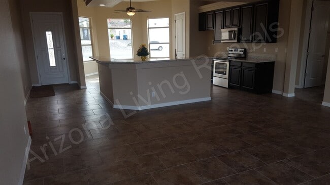 Building Photo - BEAUTIFUL RV GARAGE HOME