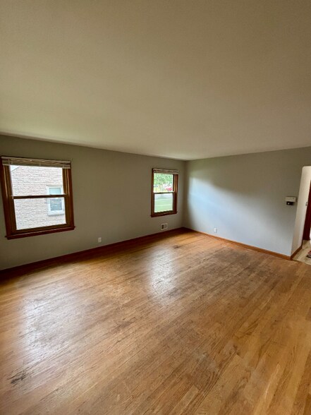 Building Photo - 3389 S Whitnall Ave
