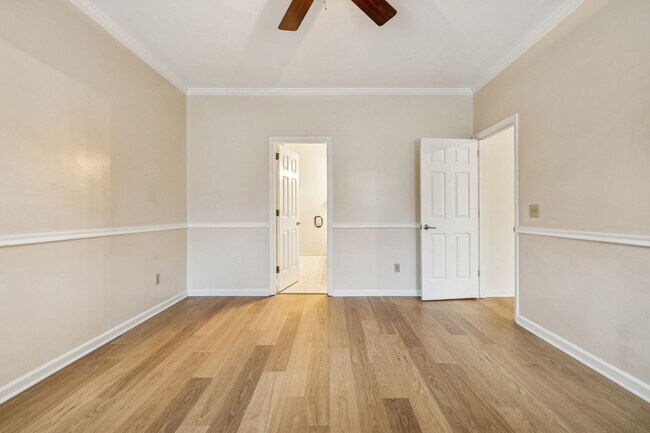 Building Photo - Discover exceptional convenience and comfort