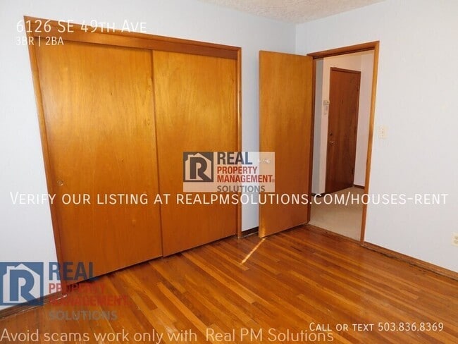 Building Photo - 6126 SE 49th Ave
