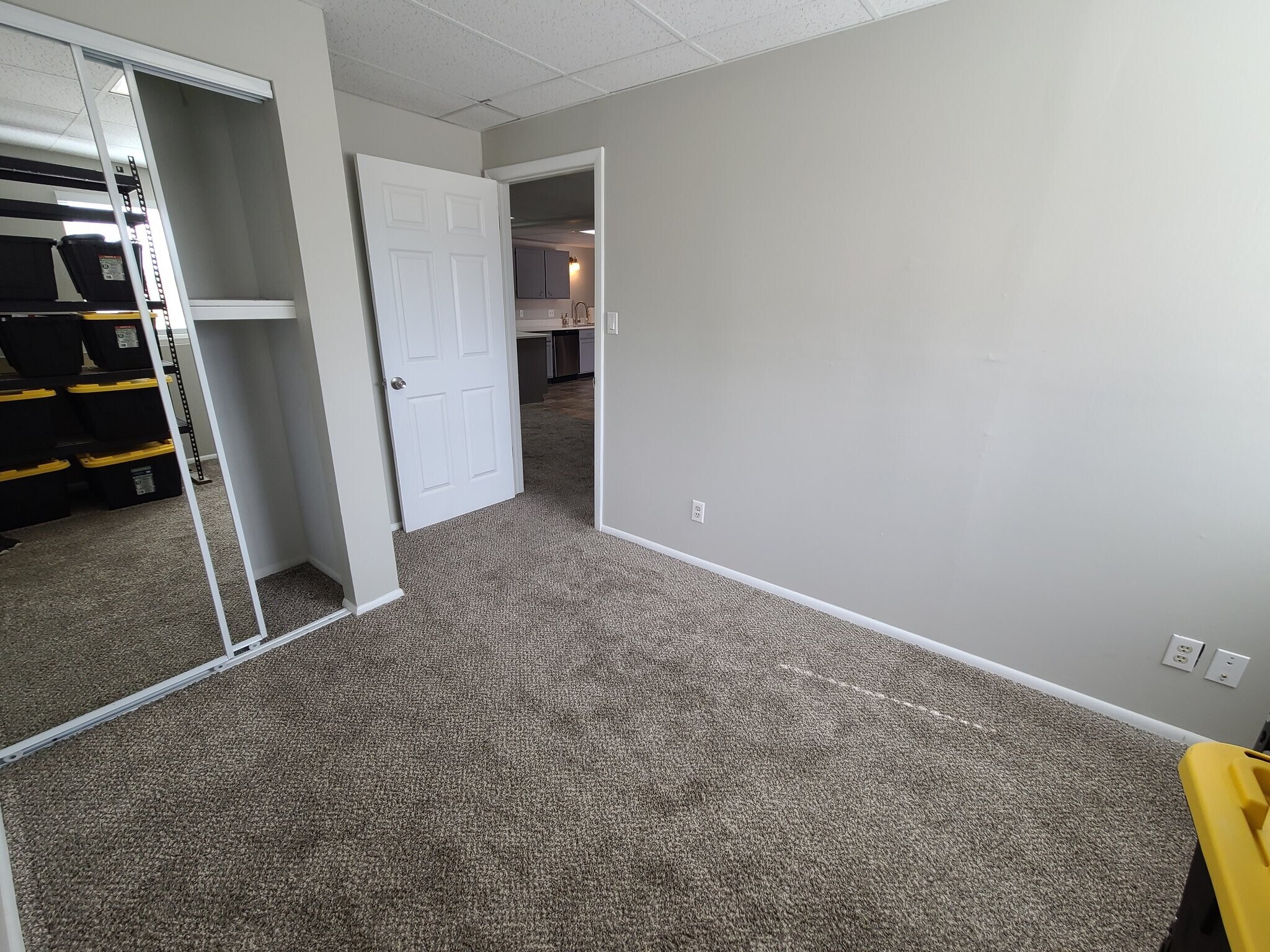 Building Photo - 940 W Red Oaks Dr