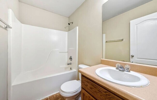 Building Photo - 4750 Ferncrest Pl