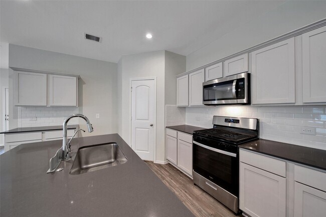 Building Photo - 11840 Summertime Dr