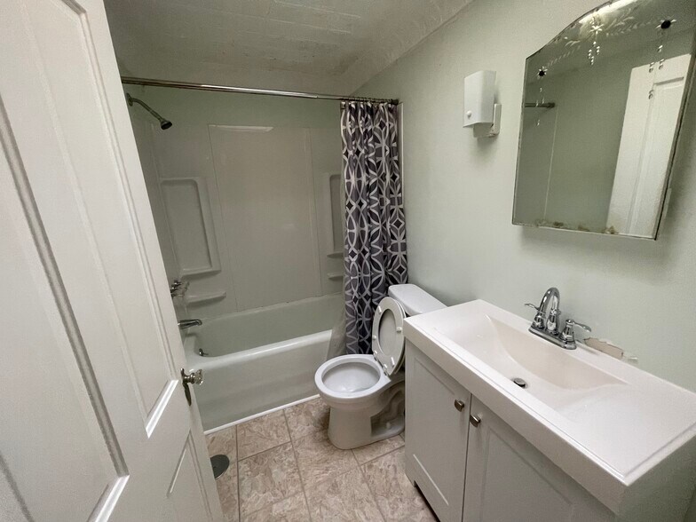 Building Photo - 411 W Sullivan St