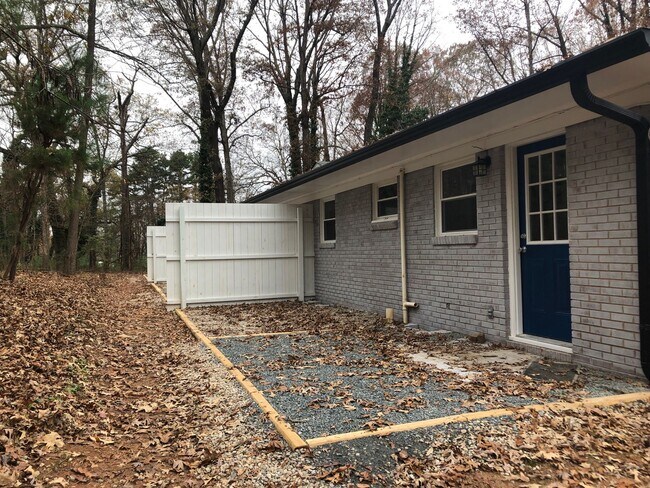 Building Photo - Oak Trail Apartments