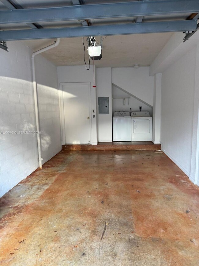 Building Photo - 2500 Centergate Dr