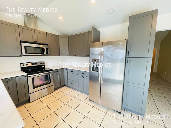 Building Photo - Available NOW! Charming 3-Bedroom Home in ...