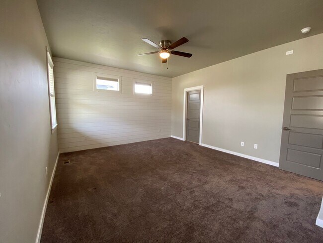 Building Photo - Lovely Single Level 3 Bed 2 Bath Home in M...